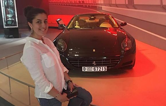 Doua surori au visat sa aiba o masina Ferrari. Metoda ingenioasa prin care au facut rost de bani