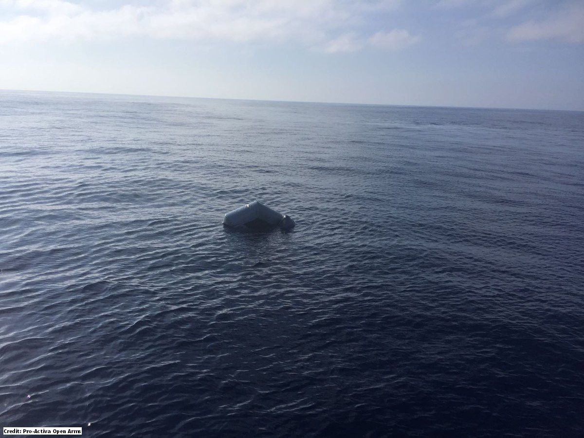 Circa 250 de migranti ar fi murit inecati in largul Libiei. In urma lor au fost gasite doar cinci cadavre si doua barci