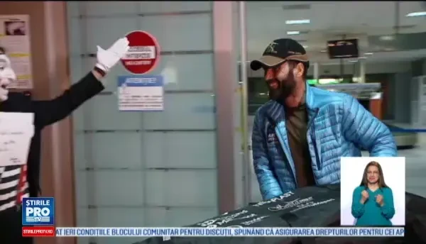 Tibi Useriu s-a intors in Romania. Atletul a fost intampinat de sustinatori la aeroport