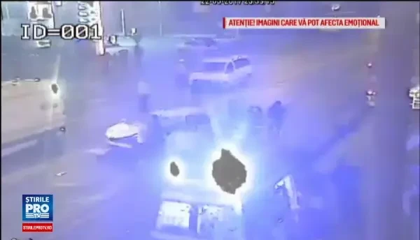 Accident grav la Iasi. Momentul in care un avocat care circula cu viteza mare s-a izbit de un TAXI oprit la semafor