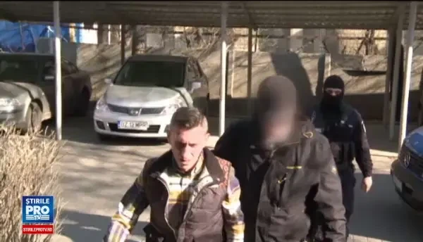 Ancheta in cazul unui grup care a furat jumatate de milion de dolari de pe carduri. Cum procedau infractorii