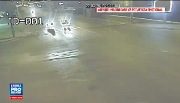 Accident grav la Iasi. Momentul in care un avocat care circula cu viteza mare a spulberat o masina oprita la semafor