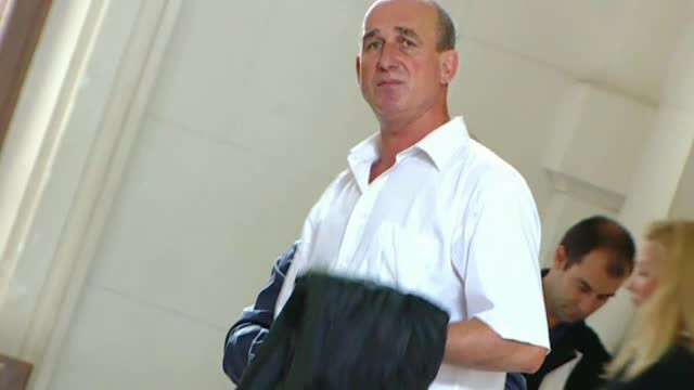 Decizie socanta a instantei in cazul profesorului care a hartuit 4 eleve minore. Condamnat, dar liber sa predea la scoala