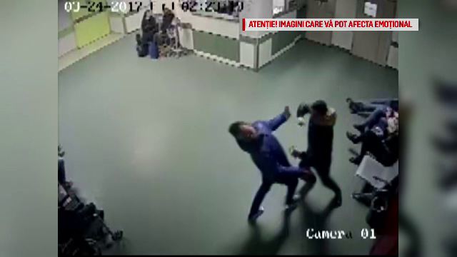 Pacient muscat de gat si de ureche in sala de asteptare a spitalului din Iasi. Motivul pentru care tanarul a facut acest gest
