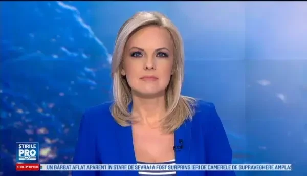 Imaginile surprinse de un sofer intr-un sat din Arad. Un mistret alearga nestingherit pe strada