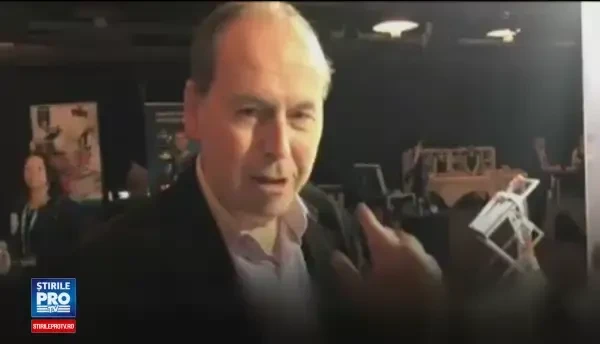 Robotul-barman, prezentat la un targ din Marea Britanie. Cat dureaza ca sa iti ofere o halba de bere