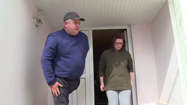 Are doar o mana si un picior si munceste de dimineata pana seara. Singurul ajutor de care are nevoie barbatul din Vaslui