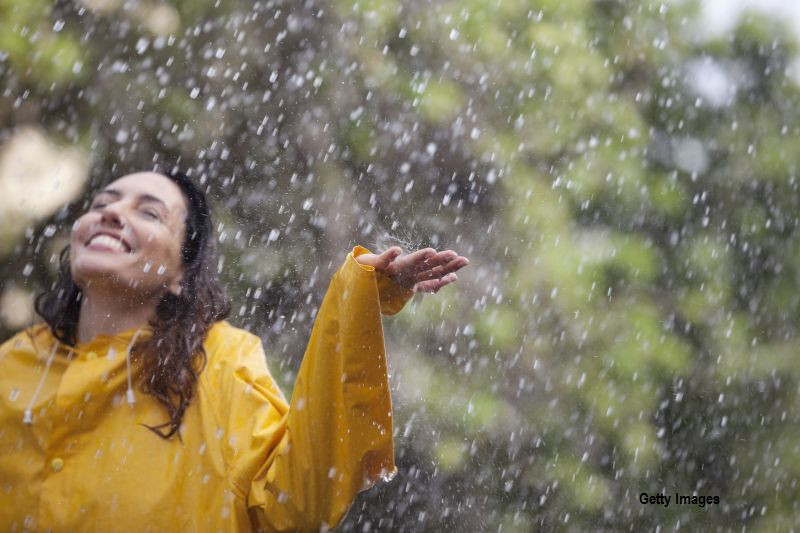 Lapovita in Transilvania si trecator in Moldova si ninsori la munte. In rest, temperaturi in scadere, ploi si vant puternic