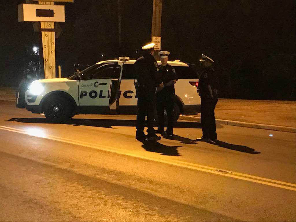 Atac intr-un club gay din orasul american Cincinnati. Cel putin o persoana a fost ucisa, iar atacatorii au scapat. VIDEO