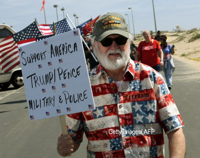 La un mars pro Trump, la care au participat 2000 de oameni, au izbucnit violente. Patru persoane au fost arestate. VIDEO