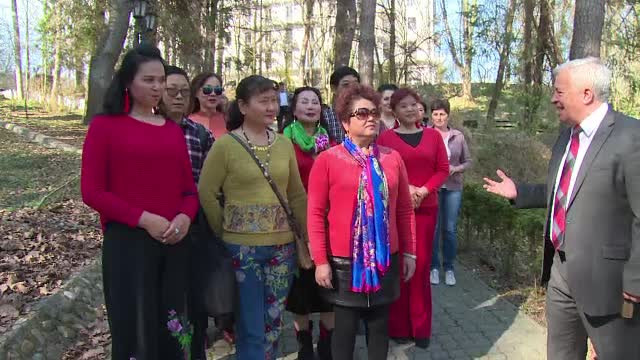 18 chinezi, tratati regeste in Govora dupa ce s-a crezut ca sunt investitori. Primar: "Inspirati un pic. Este? E ceva?"