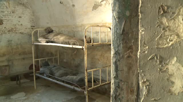 Inchisoarea in care au fost incarcerate zeci de personalitati, printre care Coposu si Tutea, risca sa se prabuseasca