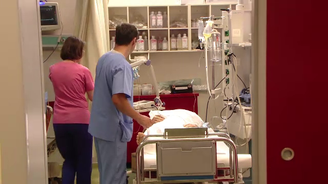 A fost gasita aproape inghetata dupa ce a stat toata noaptea afara, cazuta in sant. Cum a ajuns femeia in aceasta situatie