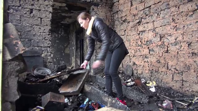 O familie cu trei copii a ramas fara locuinta dupa un incendiu devastator. "In doua ore au ramas pe drumuri"