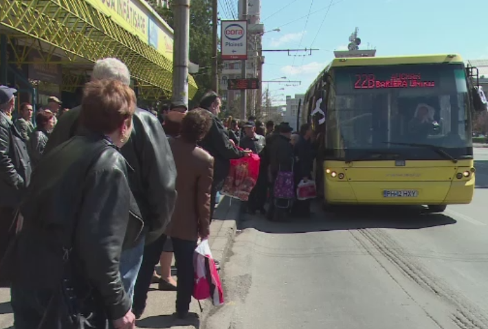 Greva spontana la transportul in comun din Ploiesti. Soferii de autobuze protesteaza pentru ca nu si-au primit salariile
