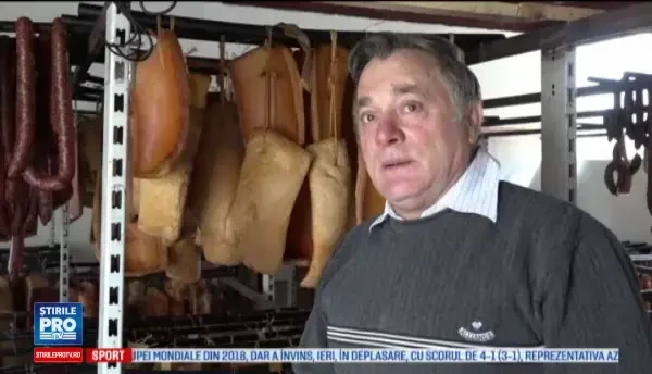 Cum se pregatesc comerciantii de produse traditionale, pentru Paste. Oamenii ajung sa isi faca programare la afumatoare