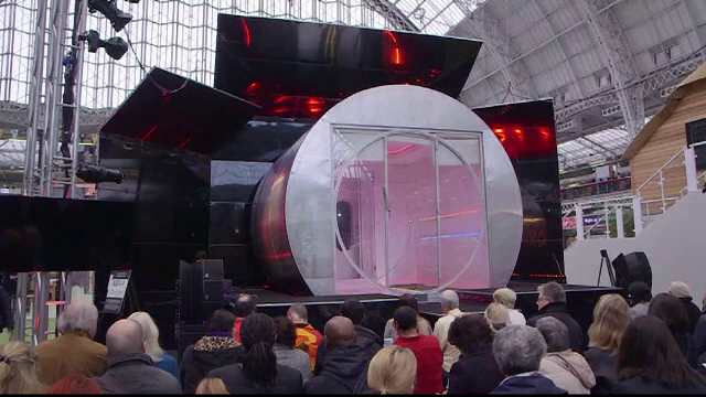 Casa rotativa cu cinci spatii diferite in aceeasi camera. "Podeaua devine perete sau tavan"