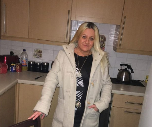 O femeie din UK a fost condamnata la inchisoare pentru ca si-a terorizat vecinii. Melodia pe care o asculta in continuu