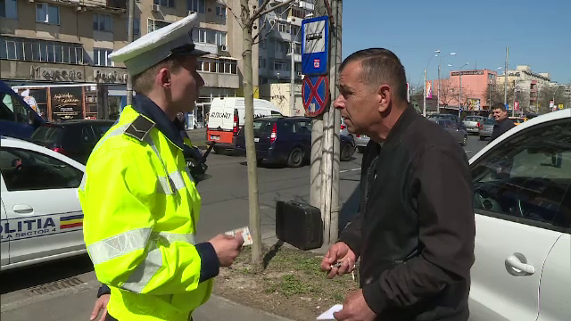 Scandal in sectorul 4 al Capitalei, unde soferii care parcheaza pe trotuare sunt deja amendati. "Nu avem nicio parcare aici!"