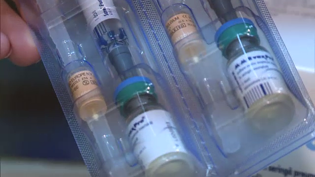 Parintii care nu vor sa-si vaccineze copiii ar putea fi obligati sa mearga la cursuri. Ce prevede Legea vaccinarii