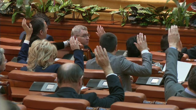 Modificarea Constitutiei in sensul definirii familiei intra in ultima faza. Deputatii au aprobat pe articole legea