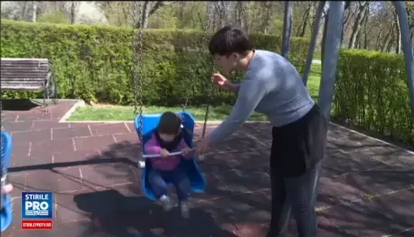 Filosofia romancelor de la oras care aleg sa devina mame pentru prima data la 30-31 de ani: E un lux sa faci un copil