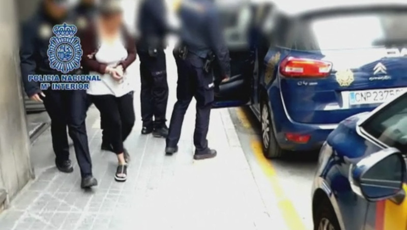 Doi romani din Spania au obligat o tanara sa se prostitueze vreme de 7 ani, langa primarie "Se intampla in toate orasele"