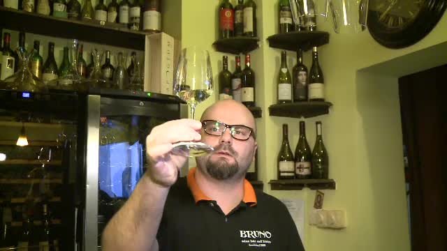 "Wine-baruri", localurile din Bucuresti care educa gusturile. "Vinul este cea mai nobila si cea mai sanatoasa bautura"