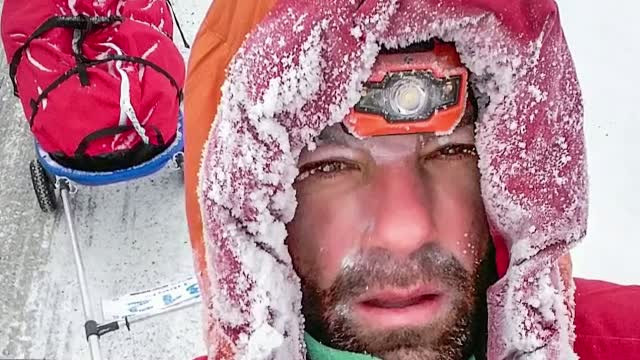 Tibi Useriu, cel care a castigat pentru a doua oara cursa de la Cercul Polar de Nord, premiat de autoritatile din Bistrita