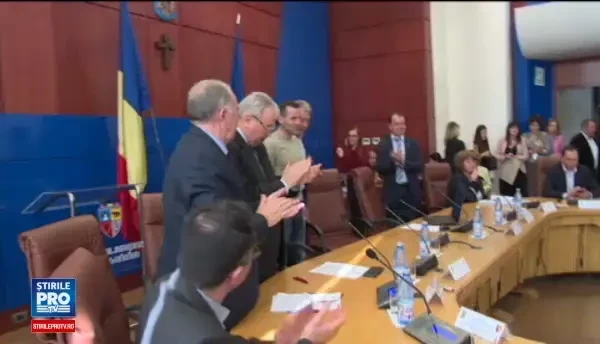 Tibi Useriu, cel care a castigat pentru a doua oara cursa de la Cercul Polar de Nord, premiat de autoritatile din Bistrita