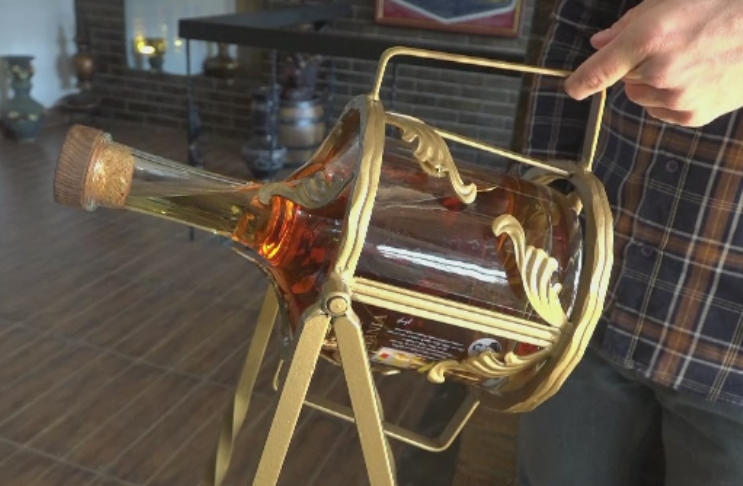 Palinca romaneasca i-a cucerit pe britanici si nemti. Sortimentul care se vinde si cu 2000 de euro pentru un litru