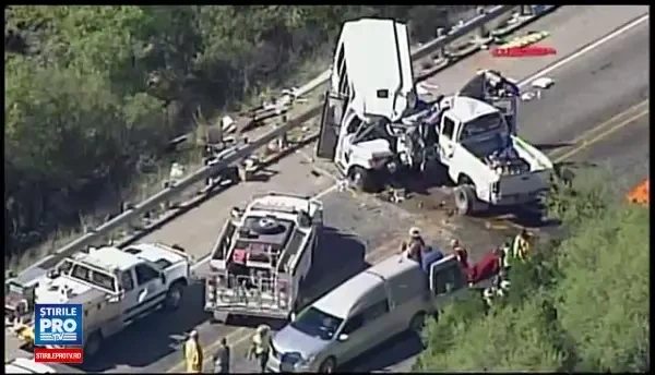Accident cu 13 morti in Texas. Un microbuz s-a ciocnit frontal cu o camioneta