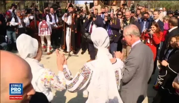 Dupa o vizita la Muzeul Satului si la Guvern, Printul Charles a vizitat Patriarhia si s-a intalnit cu Patriarhul Daniel