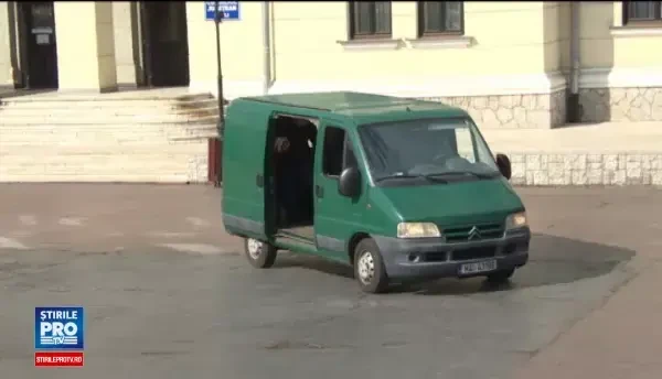 Un exercitiu al jandarmilor facut in Targu Jiu, in centrul orasului, a starnit uimirea trecatorilor. Scenariul pus in scena