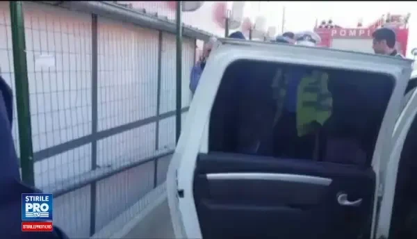 Soferul care a intrat cu BMW-ul intr-un grup de oameni cercetat pentru ucidere din culpa. Martorii spun ca facea drifturi