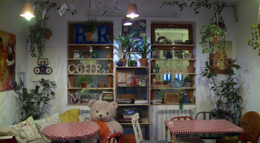 Teatrul unde poti sta si la o bere cu prietenii, in Capitala. O tanara a investit 300.000 de euro in local