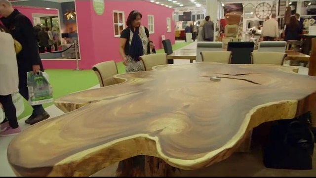 La Targul de mobilier de la Londra au fost expuse scaune in forma de oaie. Cum arata o masa care costa 10.000 de lire