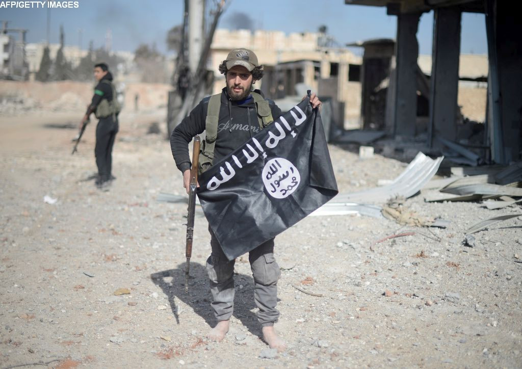 Jihadistii ISIS au executat un bebelus pentru a se razbuna pe tatal copilului