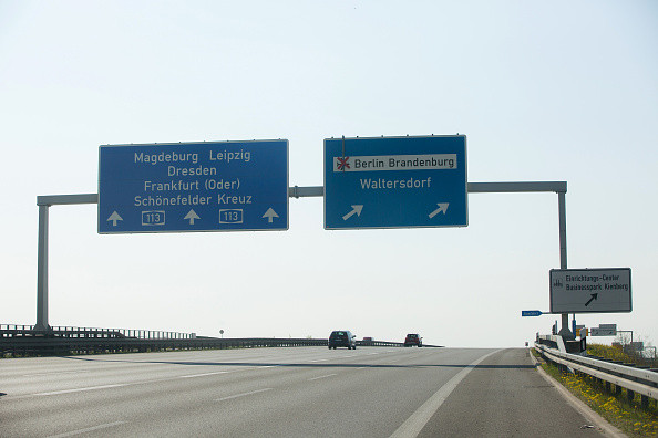 Parlamentul german a aprobat introducerea controversatei taxe de autostrada pentru soferii straini. Tarile care o contesta