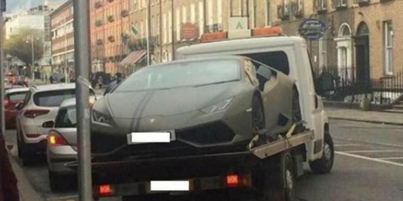 McGregor: "Mi-am luat o masina unica in Irlanda". Politia: "Ia sa o vedem" :) Bijuteria luptatorului, ridicata de pe strada