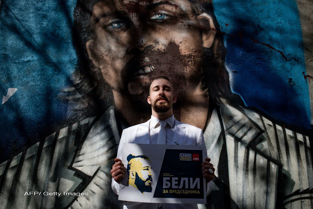 Sarbii isi aleg presedintele. Un student care si-a lansat campania pentru a ironiza clasa politica, locul doi in sondaje