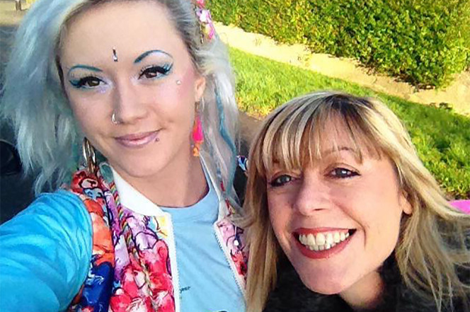 O mama a aflat de pe Facebook ca fiica ei a murit. Prietenii ii pregateau deja inmormantarea