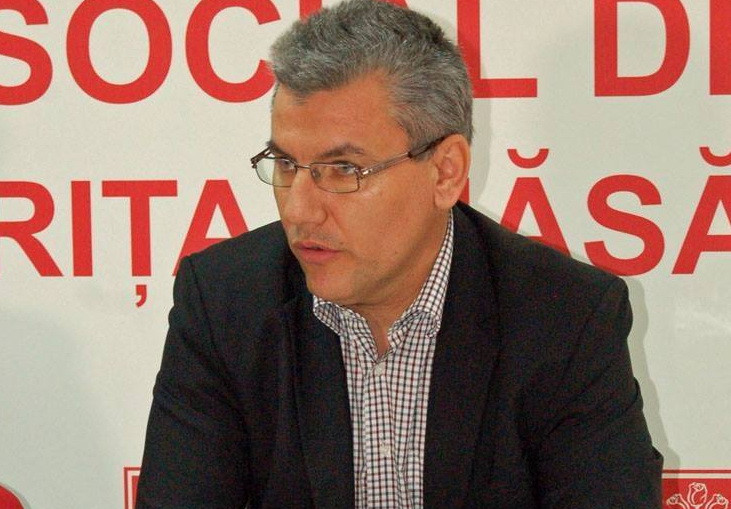 Senatorul PSD Ioan Denes: Cuplurile de homosexuali care merg pe strada de mana imi incalca libertatea