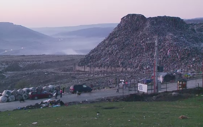 Ghetoul de langa Silicon Valley al Romaniei. 1.500 de oameni traiesc printre gunoaie, in colibe de carton, la 5 km de Cluj