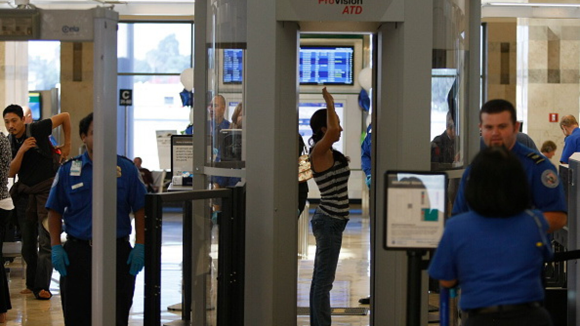 CNN: Teroristii au noi metode pentru a urca in avion cu bombe in laptopuri. Cum ar putea pacali scannerele de pe aeroport