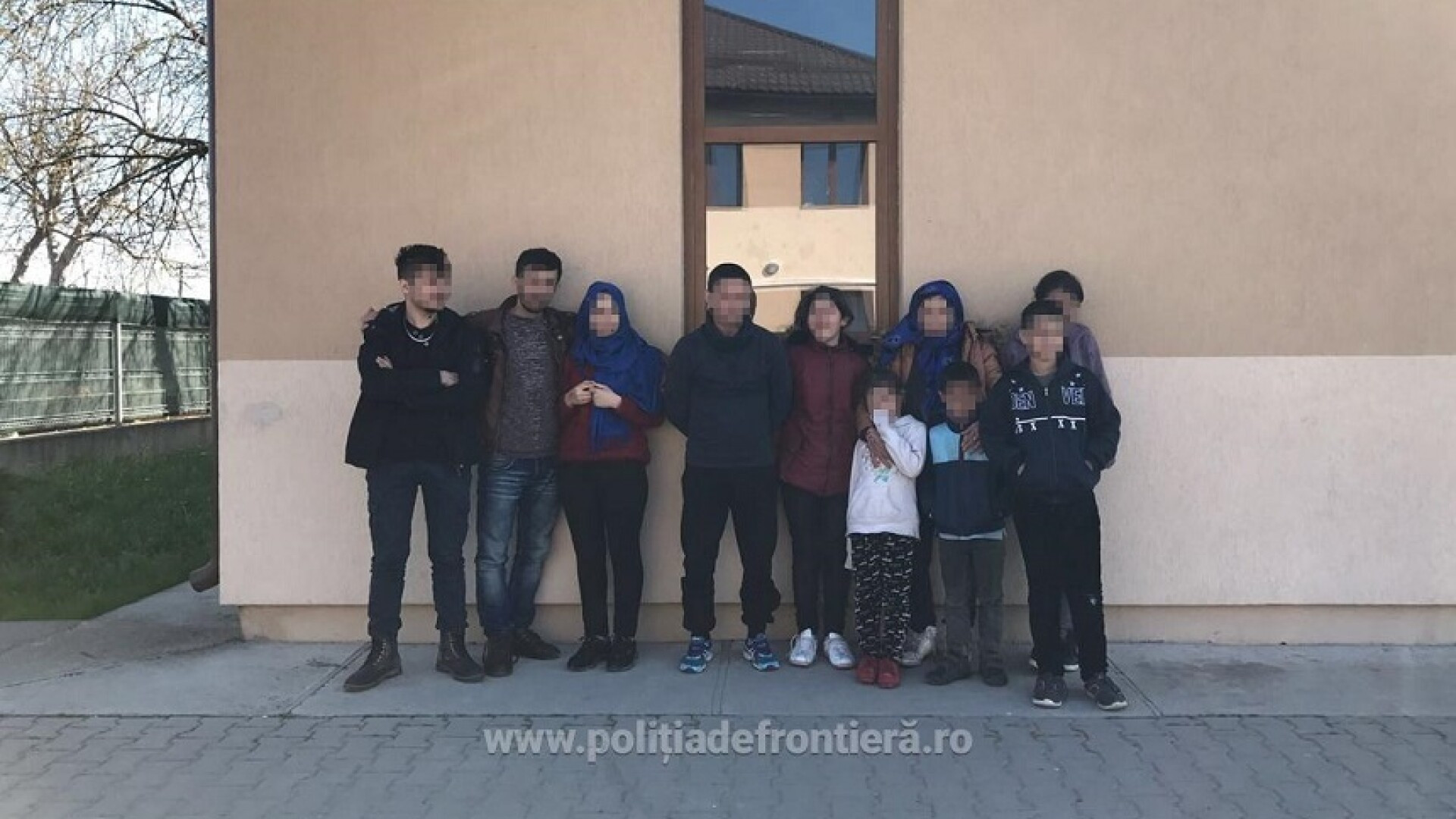 Treizeci si sase de migranti irakieni si sirieni, prinsi cand incercau sa intre in tara din Serbia