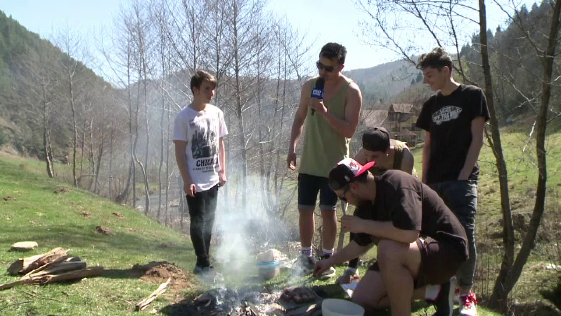 Prima zi de primavara autentica a umplut spatiile de gratare, la Sibiu: "E fain afara si trebuie sa profitam"