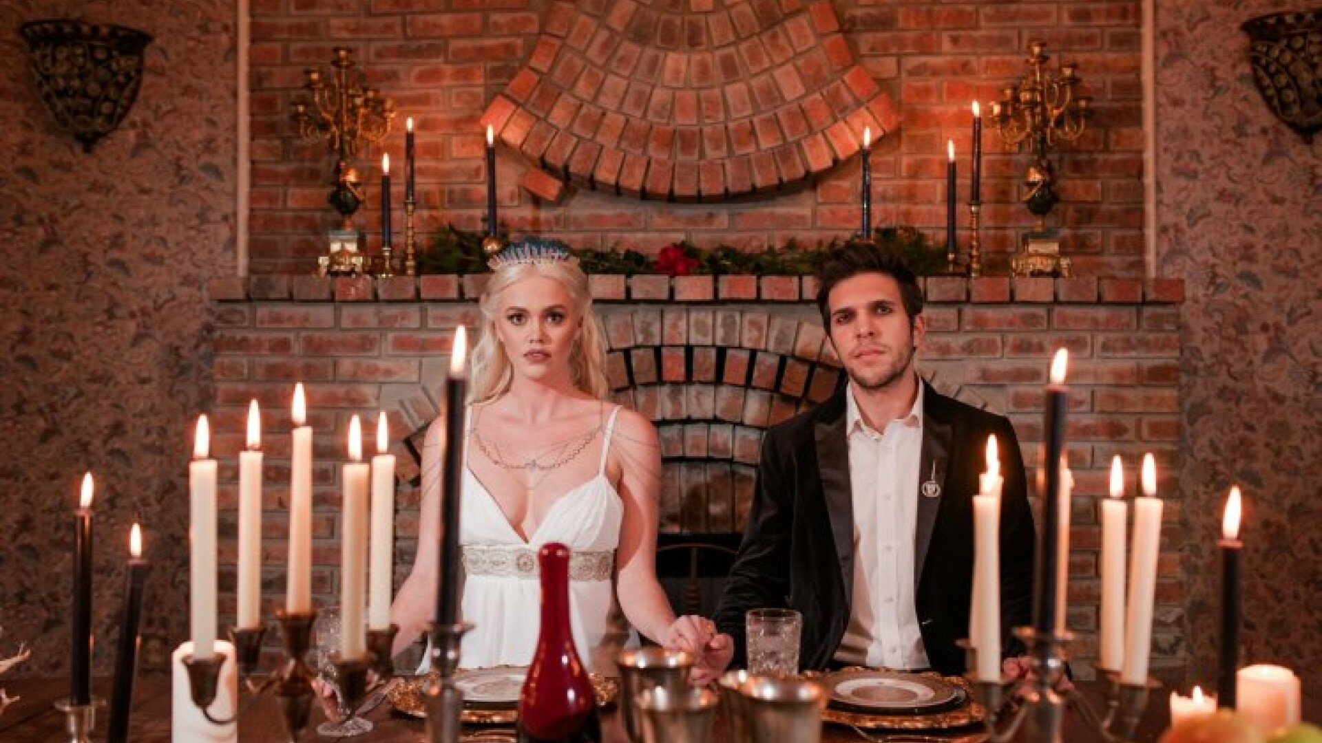 Si-au facut nunta ca in Game of Thrones! Cum a aratat rochia miresei