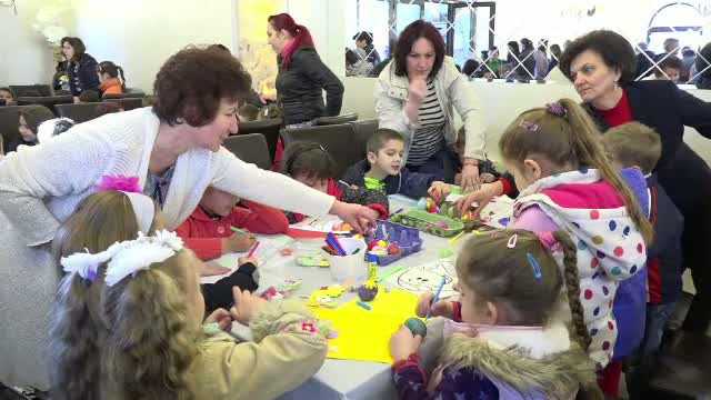 Jocul de carti care le dezvolta celor mici abilitatile si ii ajuta sa socializeze fata in fata, inventat de doi clujeni