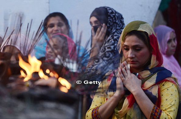 Indivizi inarmati cu bastoane si cutite au produs un adevarat macel intr-un sanctuar sufit din Pakistan: sunt 20 de morti
